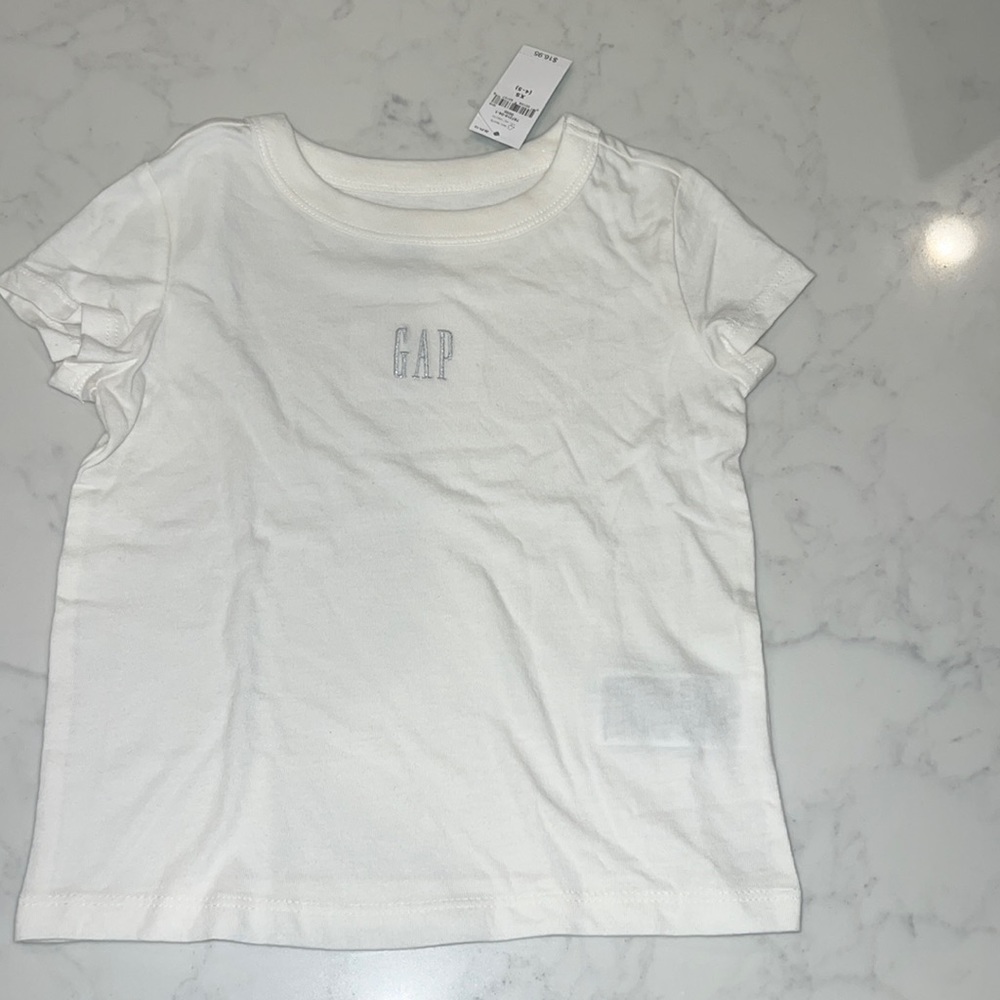 NWT GAP logo T-Shirt